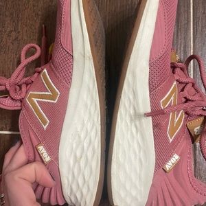 New Balance Fresh Foam ROAV Mauve Shoes